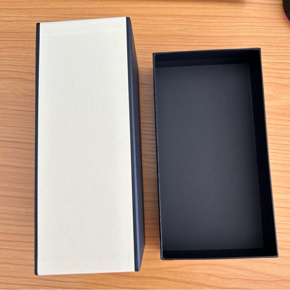 Jo Malone Box and Holiday Shopping Bag - Picture 9 of 11